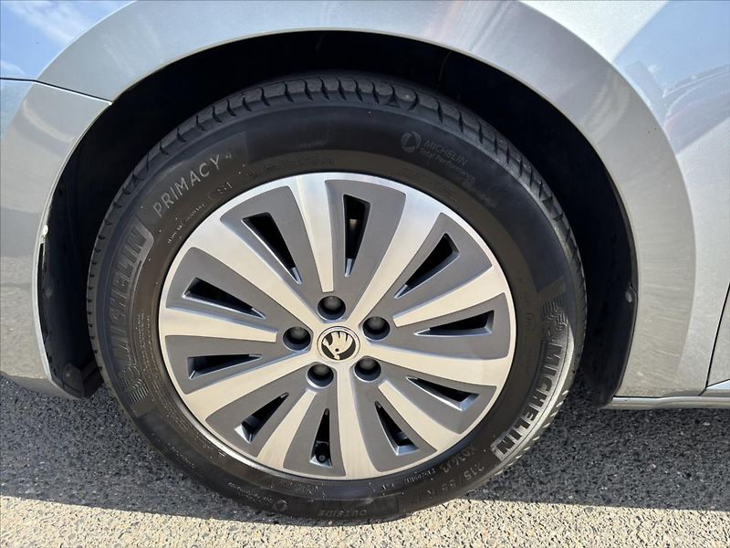 Škoda Superb 2,0 TDi AT Style SERVIS - fotka 37 z 43