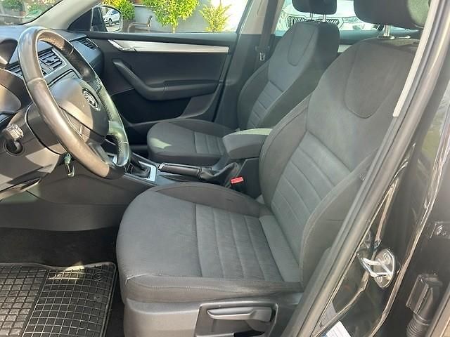 Škoda Octavia (2013) 1,4TSi elegance combi 103kW   - fotka 22 z 43