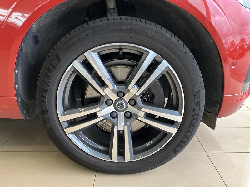 Volvo XC60 B4 AWD R-Design AT8, ČR - fotka 5 z 50