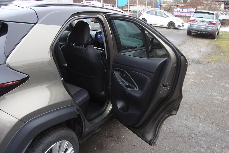 Toyota Yaris Cross (2024) 1.5 Hybrid,ČR,1.Maj.Exetucive - fotka 30 z 83