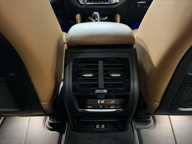 BMW X4 3.0D xDRIVE M-SPORT LED - fotka 27 z 30