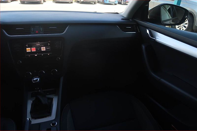 Škoda Octavia (2019) Ambition 1.6 TDI, Serv.kniha - fotka 8 z 15