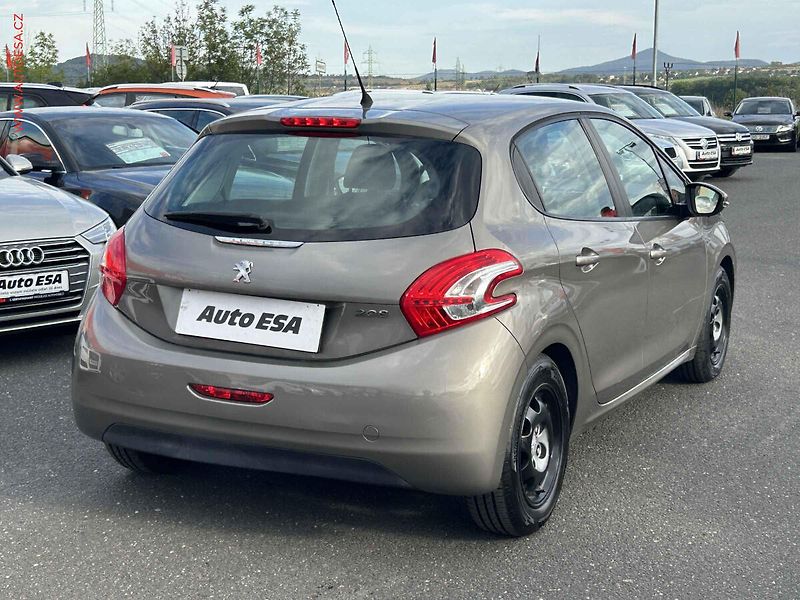 Peugeot 208 (2012) 1.2 i, 1.maj,ČR, Active - fotka 4 z 17