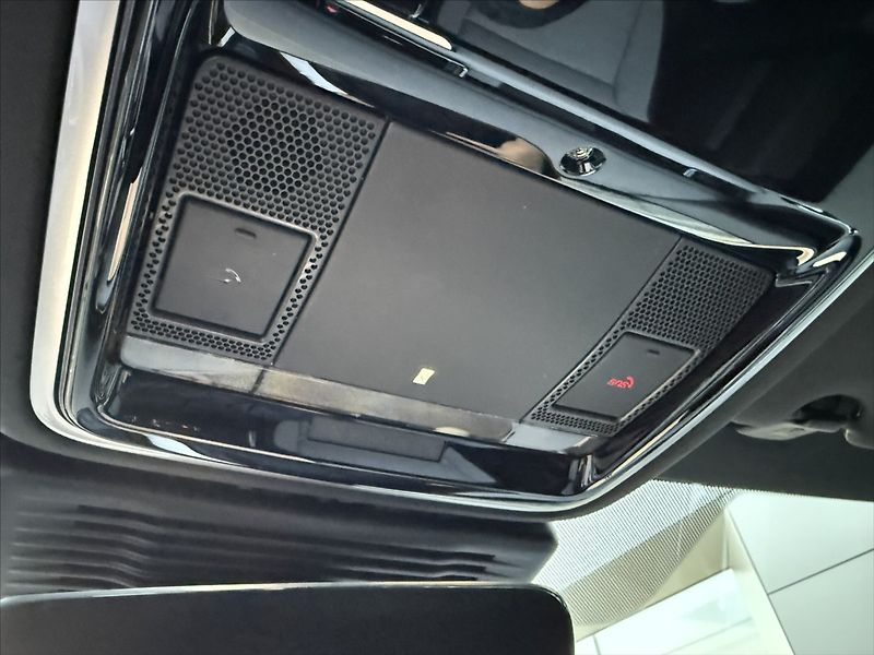 Land Rover Range Rover Velar (2026) 3,0 DYNAMIC SE D300 - fotka 23 z 31