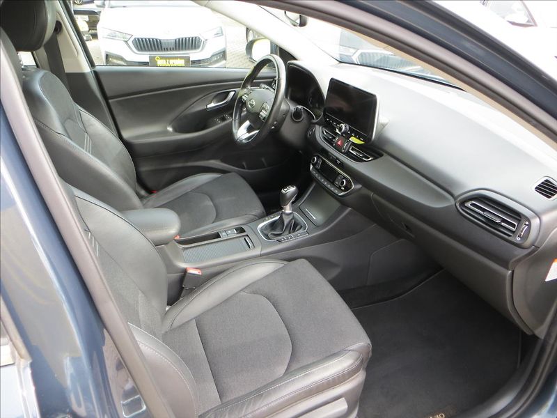 Hyundai i30 1,5 T-GDI M-Hev Style kombi - fotka 11 z 30