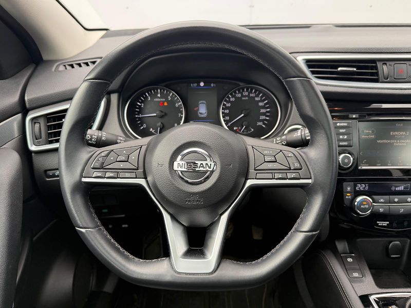 Nissan Qashqai 1.3 DIG-T DCT Tekna - fotka 15 z 29