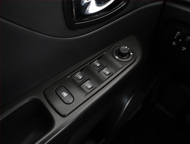 Renault Captur (2014) 1.2 TCe, Automat, ČR,1.maj - fotka 14 z 16