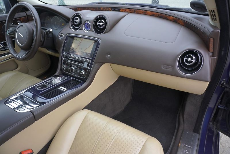 Jaguar XJ 5.0 V8 PREMIUM LUXURY - fotka 45 z 53
