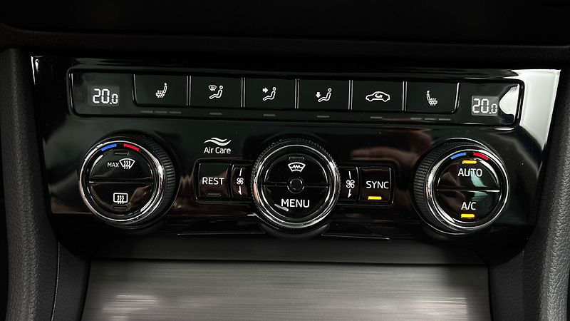 Škoda Superb 2.0 TDI DSG 4x4 Scout Combi - fotka 13 z 33