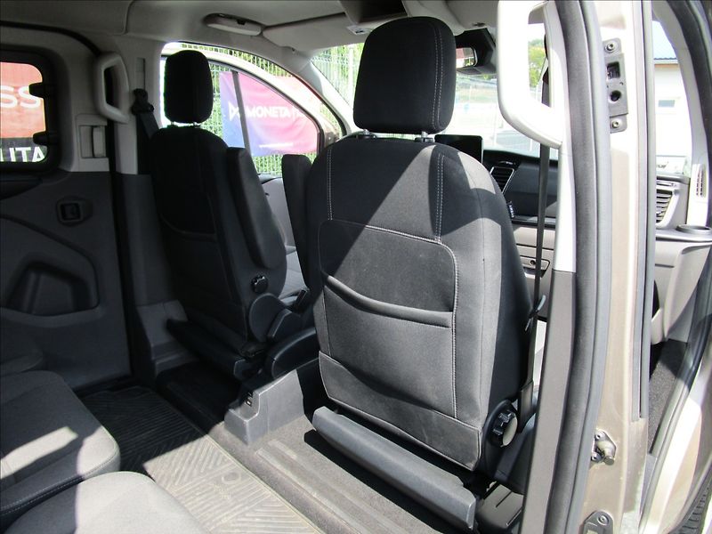 Ford Tourneo Custom 2.0TDCi L2 Titanium, 8 míst - fotka 26 z 57