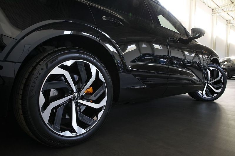 Audi e-tron 55 300kW Pano NightV HUD Tažné - fotka 11 z 50