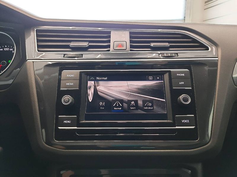 Volkswagen Tiguan (2022) Life 2.0 TSI 4Motion (140kW/19 - fotka 16 z 29