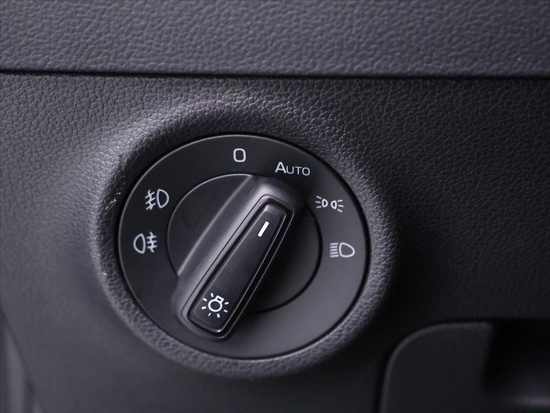 Škoda Karoq 2,0 TDI DSG DPH Ambition - fotka 19 z 38