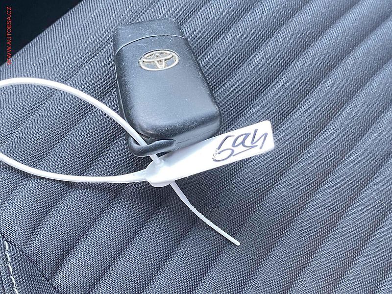 Toyota Yaris (2019) 1.5 VVT-i, Dynamic, AC - fotka 16 z 16