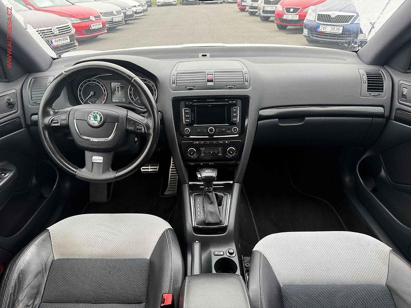 Škoda Octavia (2012) 2.0 TDi, RS, DSG, xenon - fotka 8 z 18