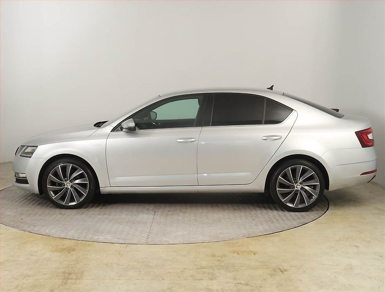 Škoda Octavia (2019) Laurin&Klement 2.0 TDI - fotka 3 z 27