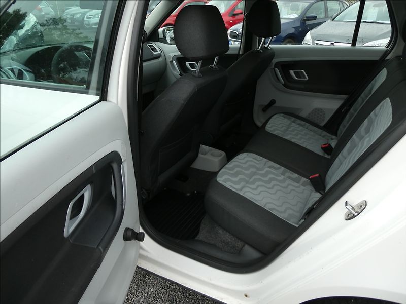 Škoda Fabia 1,2 HTP 51kW Ambiente,DPH,klim - fotka 16 z 51