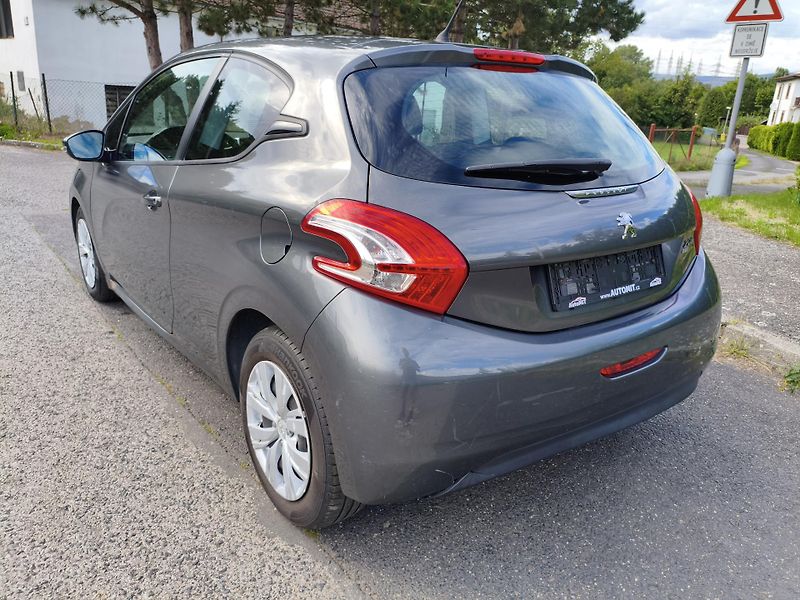 Peugeot 208 (2012) 1,6 eHDI 68Kw - fotka 7 z 33