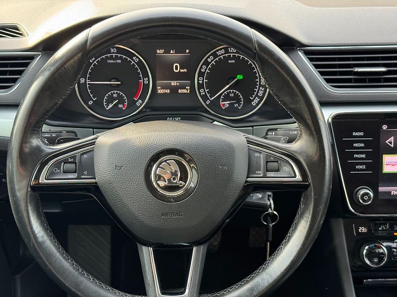 Škoda Superb (2018) 2,0 TDI 110 KW DSG STYLE - fotka 16 z 30