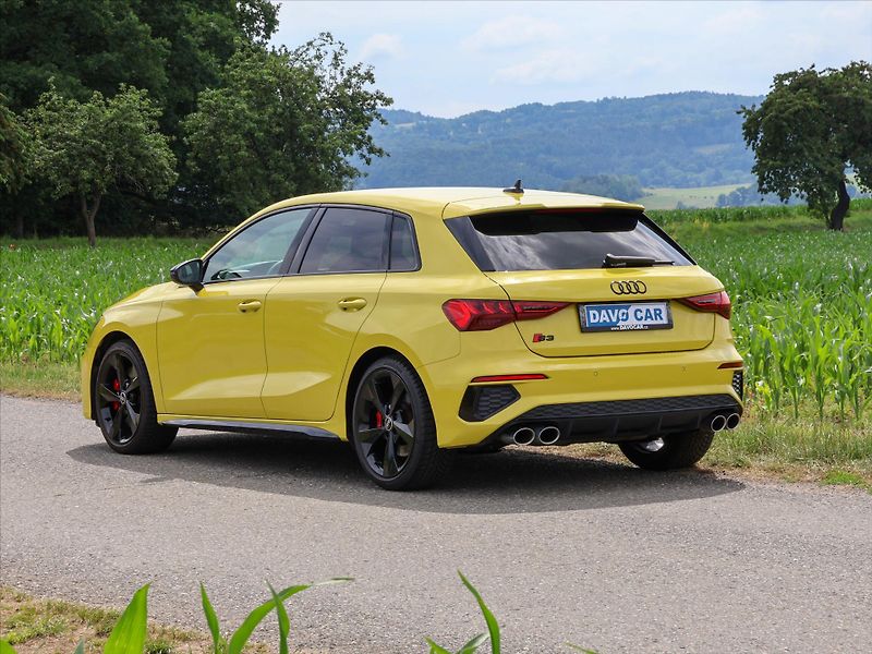 Audi S3 2,0 TSI 228 kW quattro Automat - fotka 4 z 38