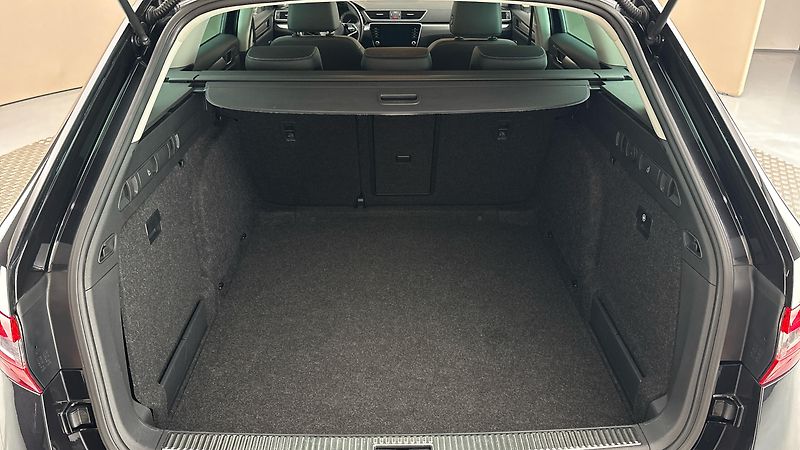 Škoda Superb 2.0 TDI DSG Style Combi - fotka 17 z 28