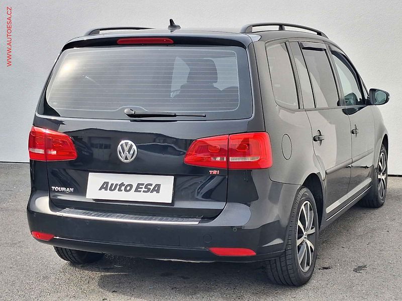 Volkswagen Touran (2011) 1.2TSi, Trendline, navi - fotka 4 z 17