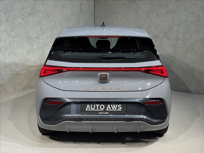 Cupra Born 150kW LED SoH 96,5% PDC - fotka 9 z 48
