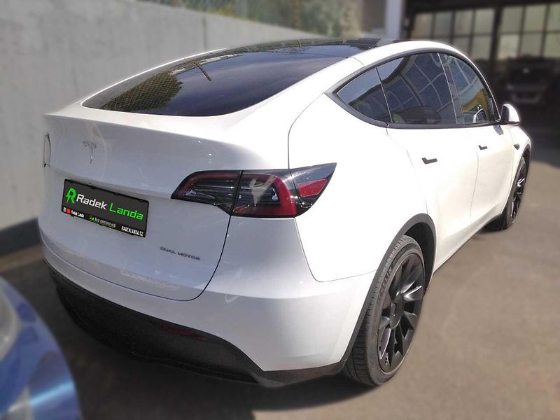 Tesla Model Y (2023) Long Range AWD | Berlín - fotka 2 z 8