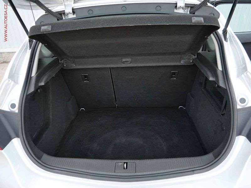 Opel Astra (2011) 1.4 i, AC, výhřev sed - fotka 7 z 19