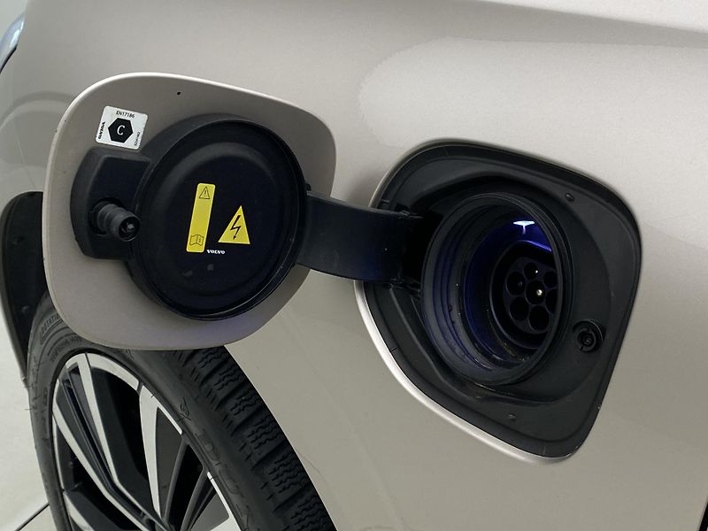 Volvo XC60 T6 AWD RECHARGE DARK ULTIMATE  - fotka 38 z 66