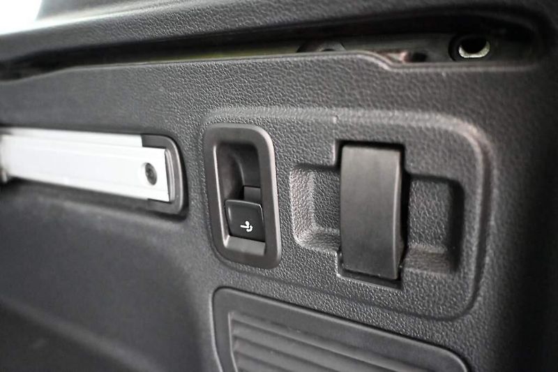 Volkswagen Touran (2023) 2.0 LED DSG ACC Tažné COMFORTL - fotka 22 z 32