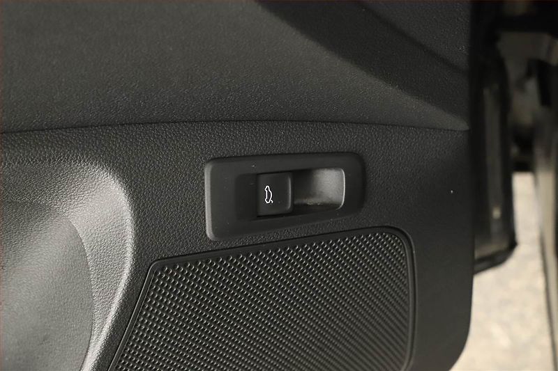 Škoda Karoq (2024) 2.0 TDI, Sportline, Navigace - fotka 19 z 20