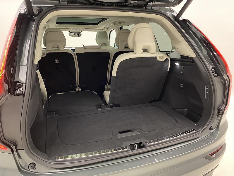 Volvo XC90 (2026) T8 AWD Plug-in DARK ULTRA - fotka 25 z 74