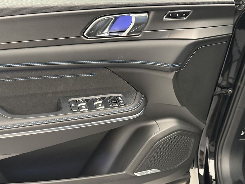 Lynk & Co 01 PHEV DCT AUT 1.maj - fotka 6 z 55