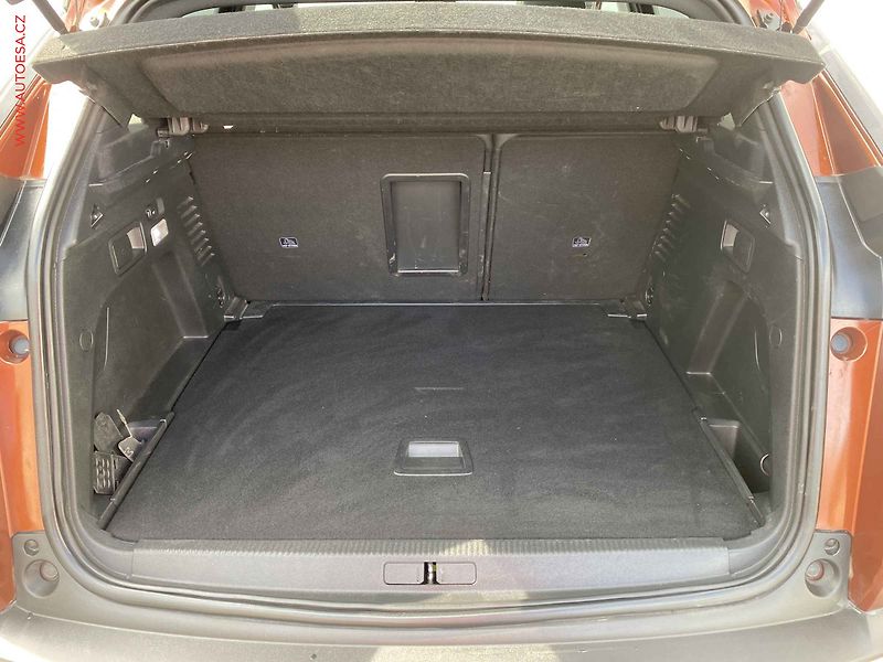 Peugeot 3008 (2017) 1.2 PT, GT Line, AT, LED - fotka 7 z 17