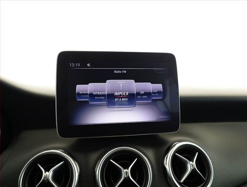 Mercedes-Benz GLA (2018) 200 d 4MATIC - fotka 13 z 18