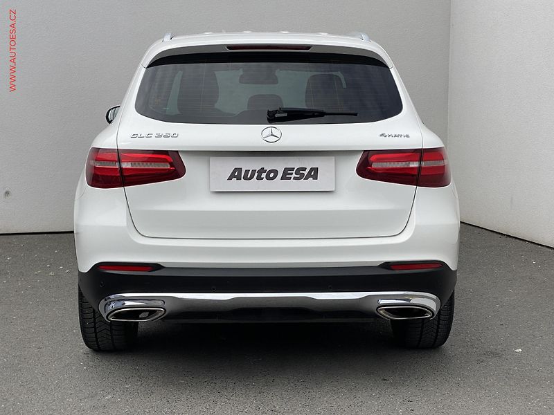 Mercedes-Benz GLC (2016) 2.0T 250 4Matic, ČR, AT, LED - fotka 5 z 19