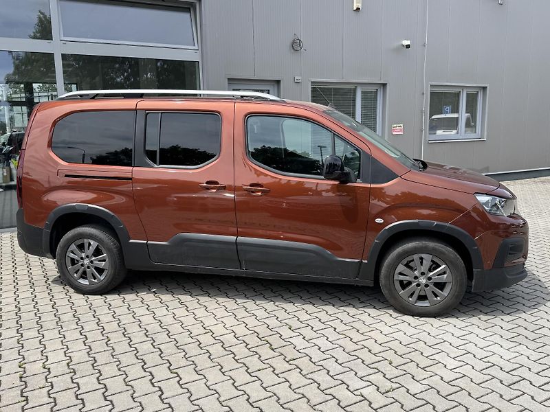 Peugeot Rifter (2022) 1,2 Aut. Allure Pack 7.Míst L2 - fotka 4 z 13
