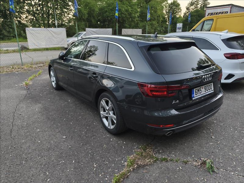 Audi A4 Avant 2,0   Sport - fotka 3 z 15