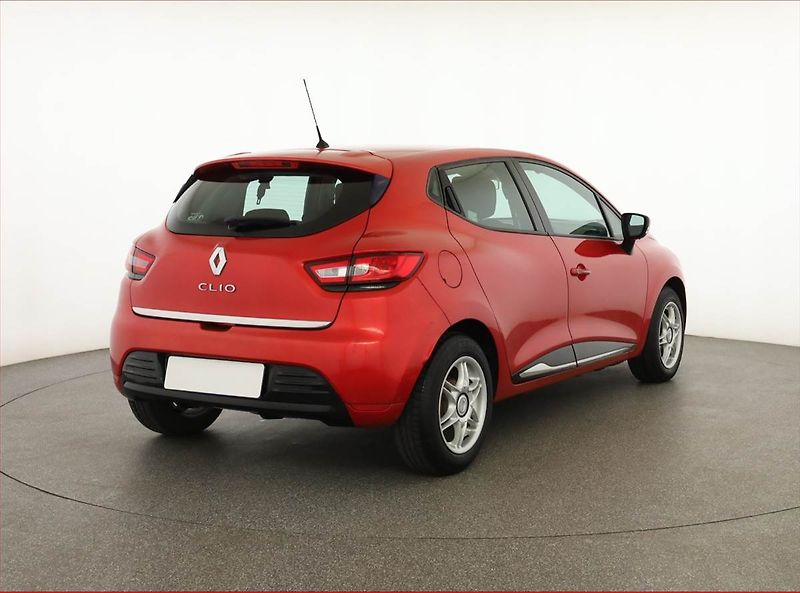 Renault Clio (2017) 1.2 16V, Tempomat - fotka 5 z 16