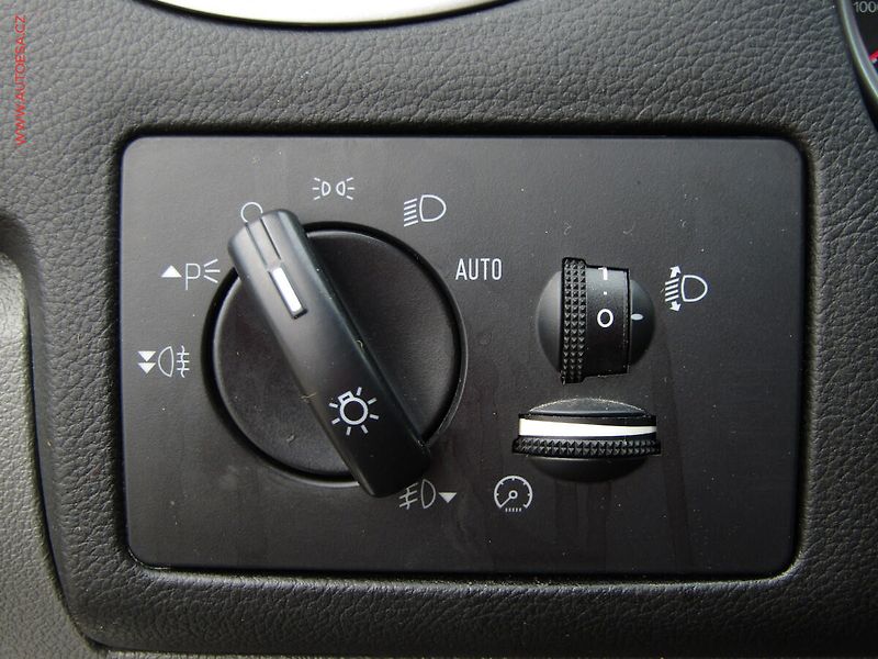 Ford Focus (2009) 1.6 TDCi, Klima - fotka 12 z 16