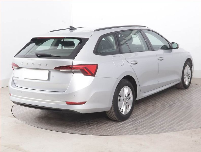 Škoda Octavia (2023) Ambition 2.0 TDI, ČR,1.maj - fotka 5 z 15