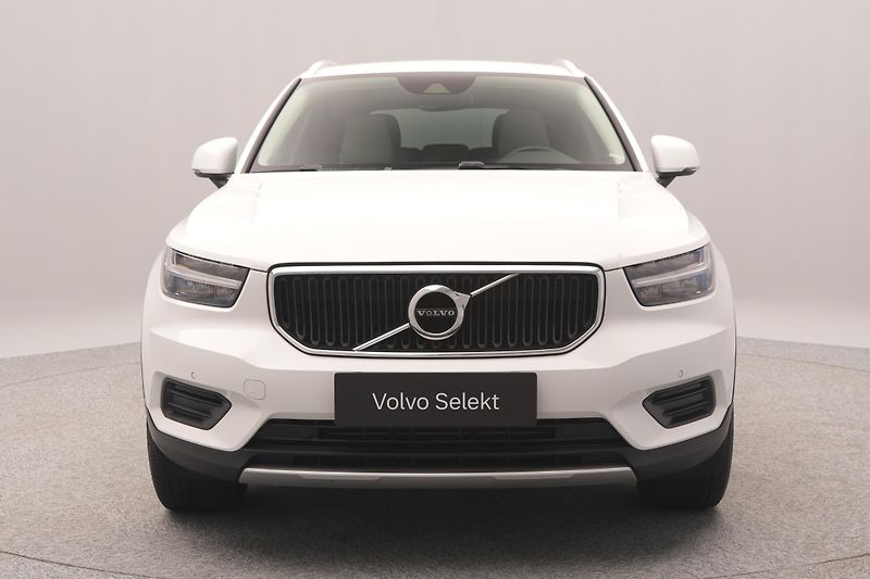 Volvo XC40 T3 MOMENTUM REZERVACE - fotka 15 z 47