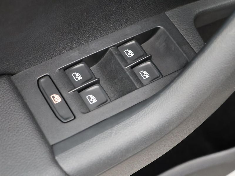 Škoda Octavia 2,0 TDi 4x4 DSG RS CZ - fotka 14 z 30