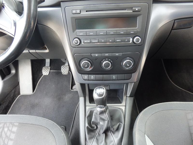 Škoda Yeti 1.4 TSI KLIMA, 8x AIRBAG - fotka 12 z 16