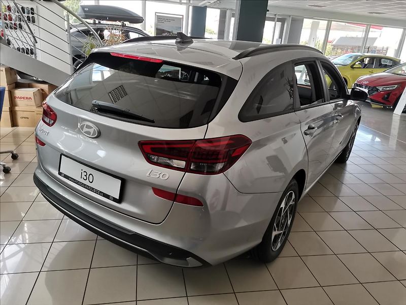 Hyundai i30 (2026) 1,0 T-GDI Smart kombi - fotka 2 z 3