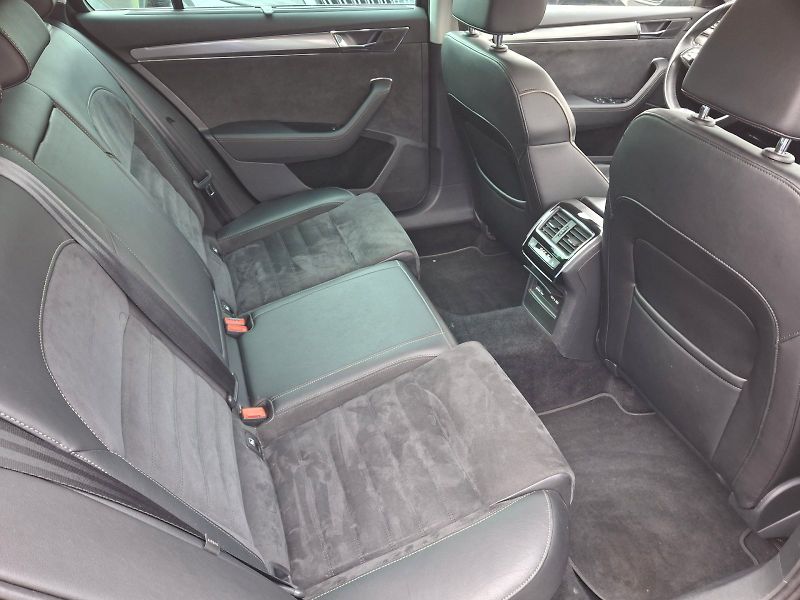 Škoda Superb (2022) Combi Scout DSG 4x4 2,0TDi 147 - fotka 13 z 35