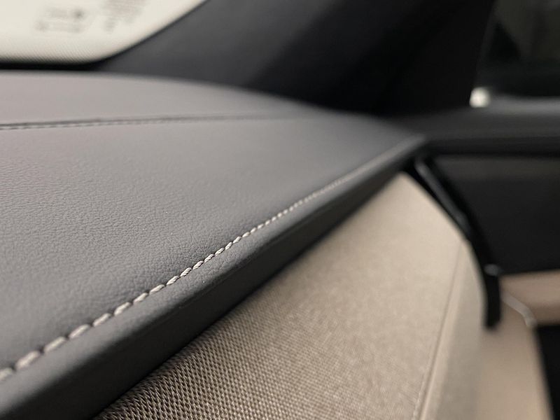 Volvo XC90 (2025) T8 AWD Plug-in DARK ULTRA - fotka 39 z 75