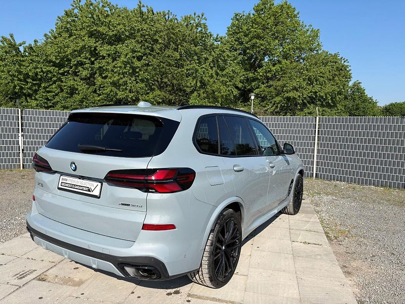 BMW X5 xDrive30d M-Sport Pano DAPro T - fotka 4 z 13