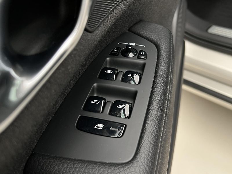 Volvo S90 D4 AWD MOMENTUM AUT - fotka 42 z 44